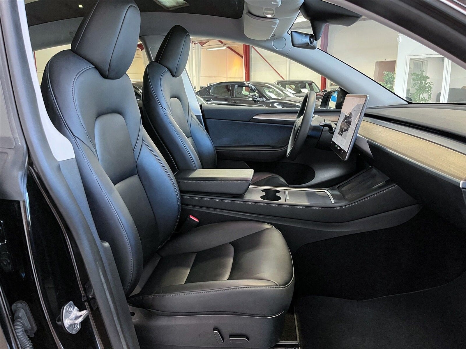 Tesla Model Y Standard Range RWD, 299hp, 2023
