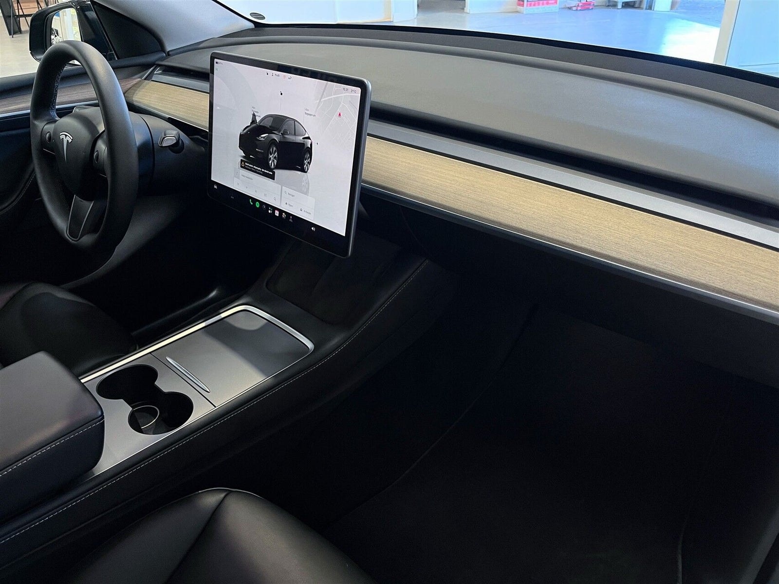 Tesla Model Y Standard Range RWD, 299hp, 2023
