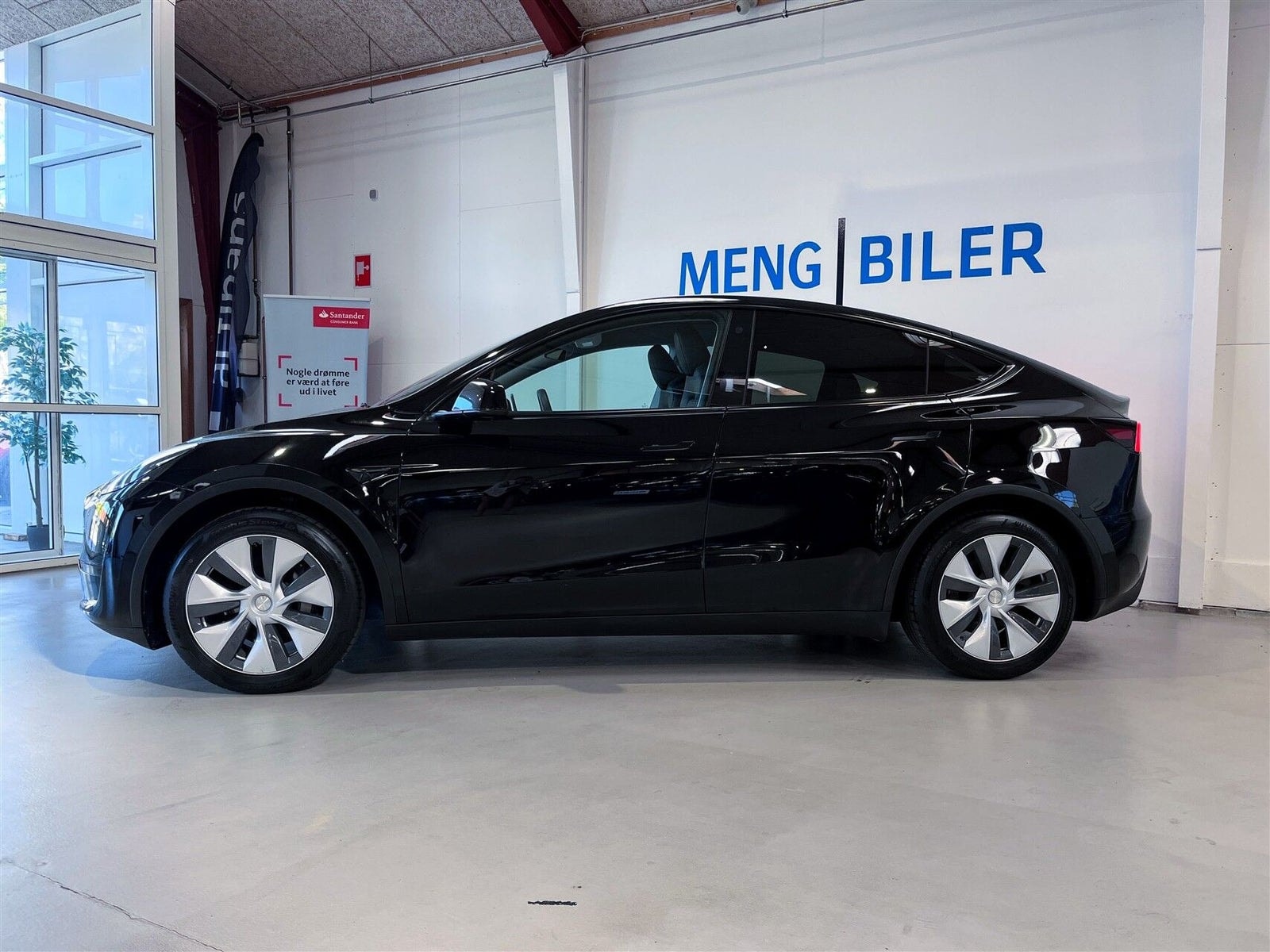 Tesla Model Y Standard Range RWD, 299hp, 2023