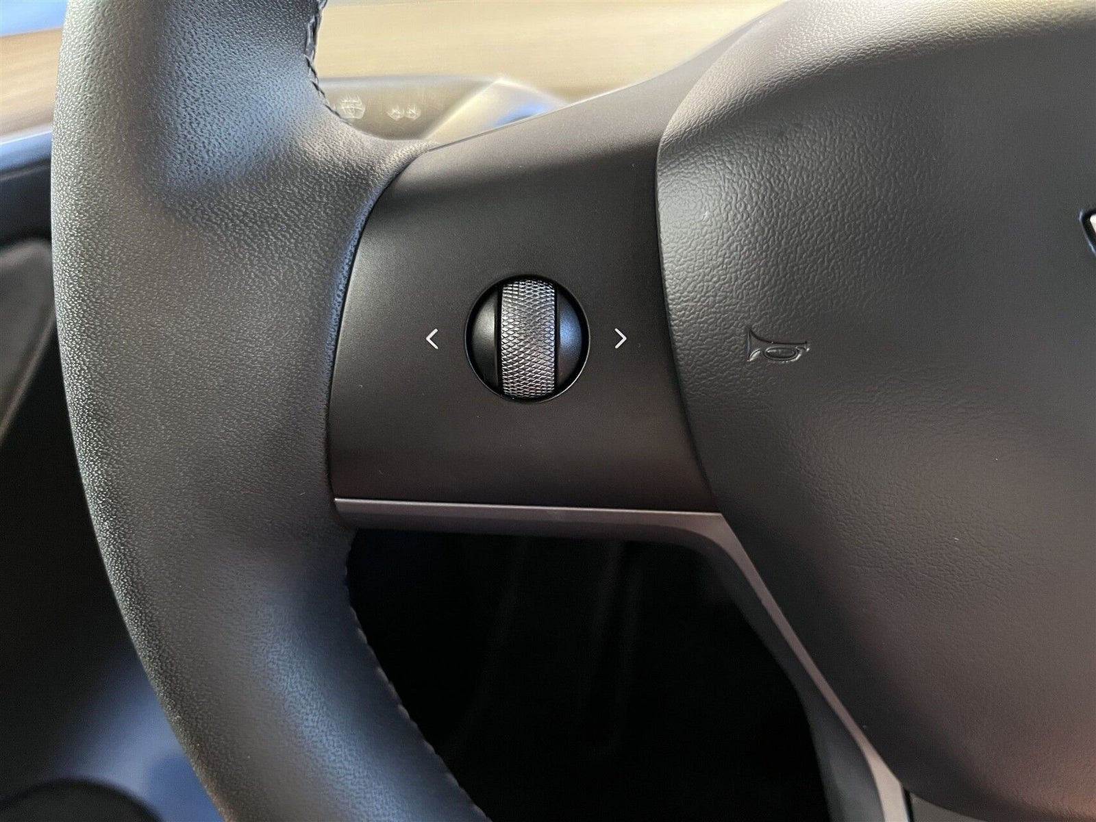 Tesla Model Y Standard Range RWD, 299hp, 2023
