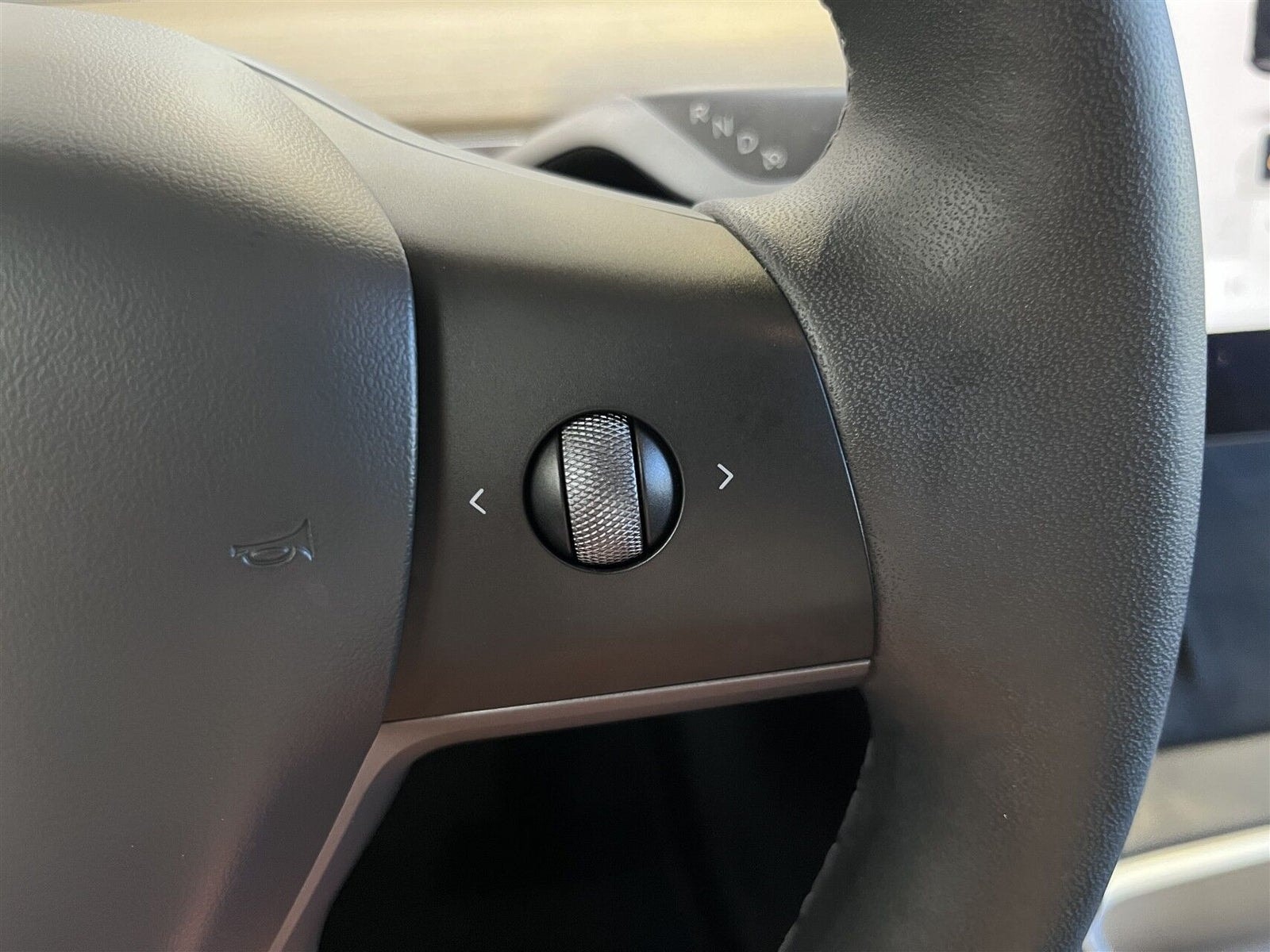 Tesla Model Y Standard Range RWD, 299hp, 2023