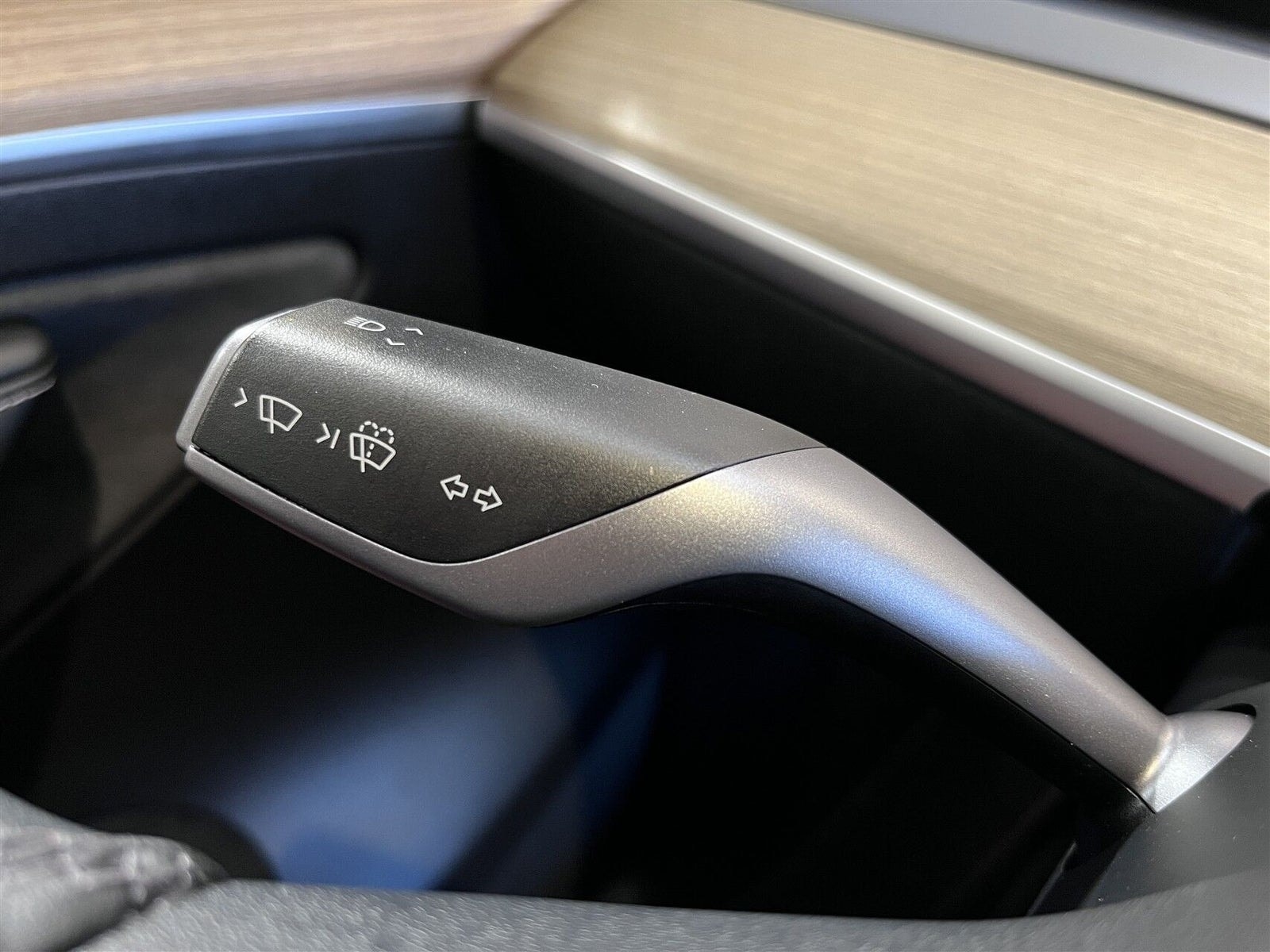 Tesla Model Y Standard Range RWD, 299hp, 2023