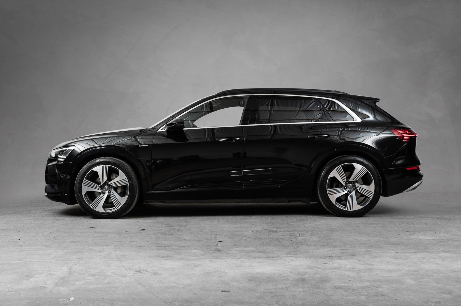 Audi e-tron 55 quattro, 408hp, 2019