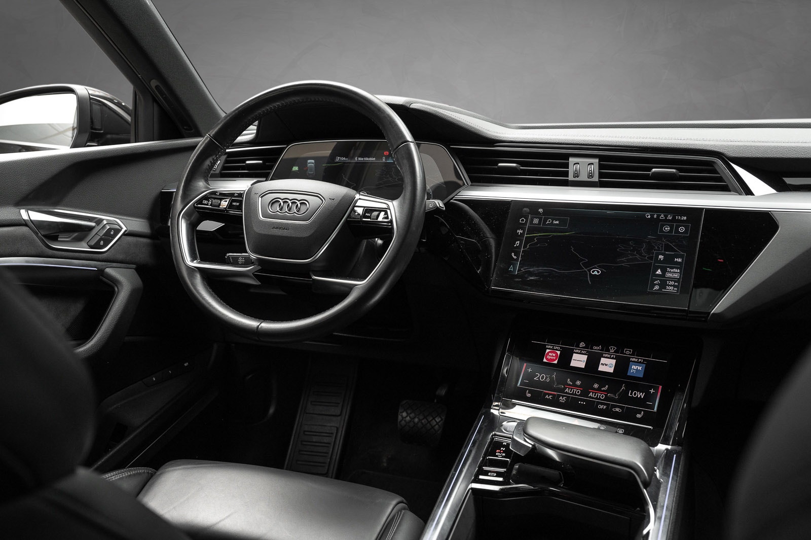Audi e-tron 55 quattro, 408hp, 2019