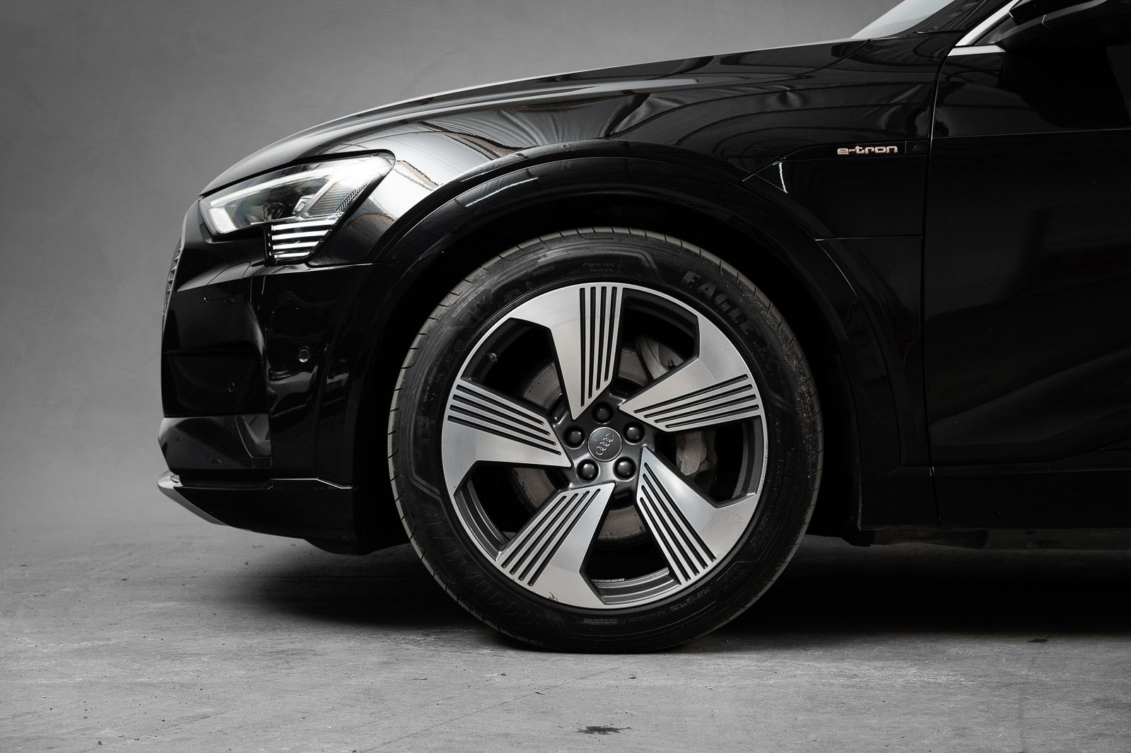 Audi e-tron 55 quattro, 408hp, 2019