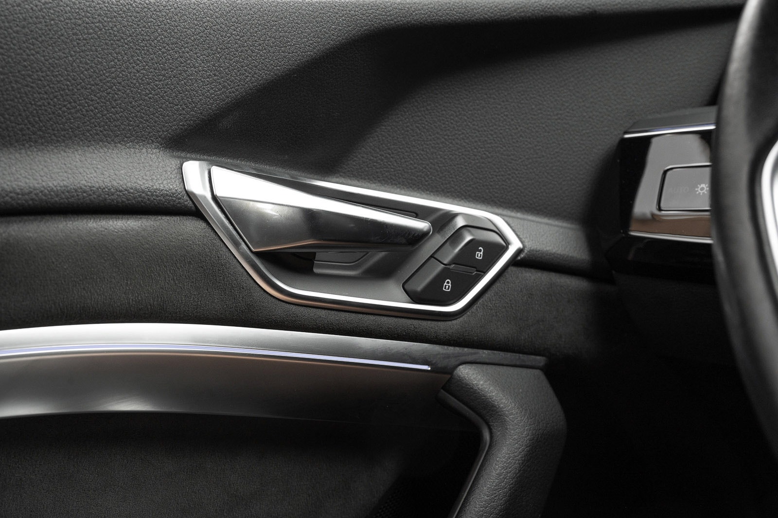 Audi e-tron 55 quattro, 408hp, 2019