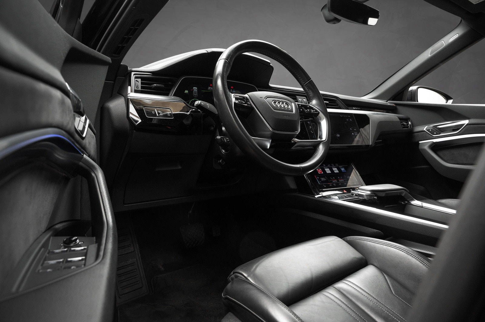 Audi e-tron 55 quattro, 408hp, 2019