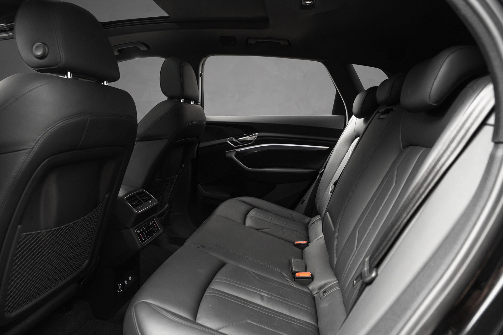 Audi e-tron 55 quattro, 408hp, 2019