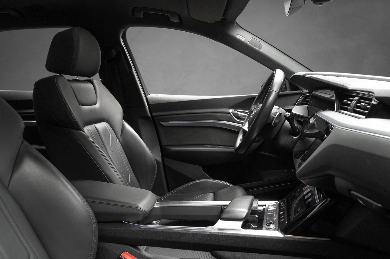 Audi e-tron 55 quattro, 408hp, 2019