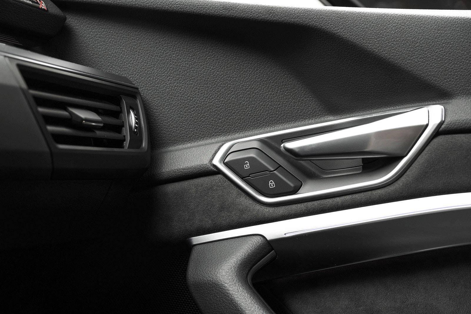 Audi e-tron 55 quattro, 408hp, 2019
