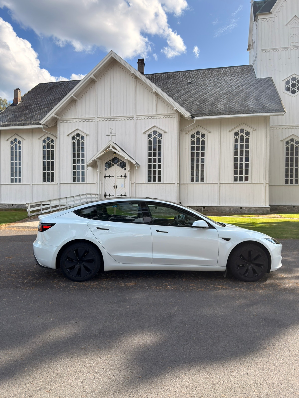Tesla Model 3 Standard Range, 283hp, 2024