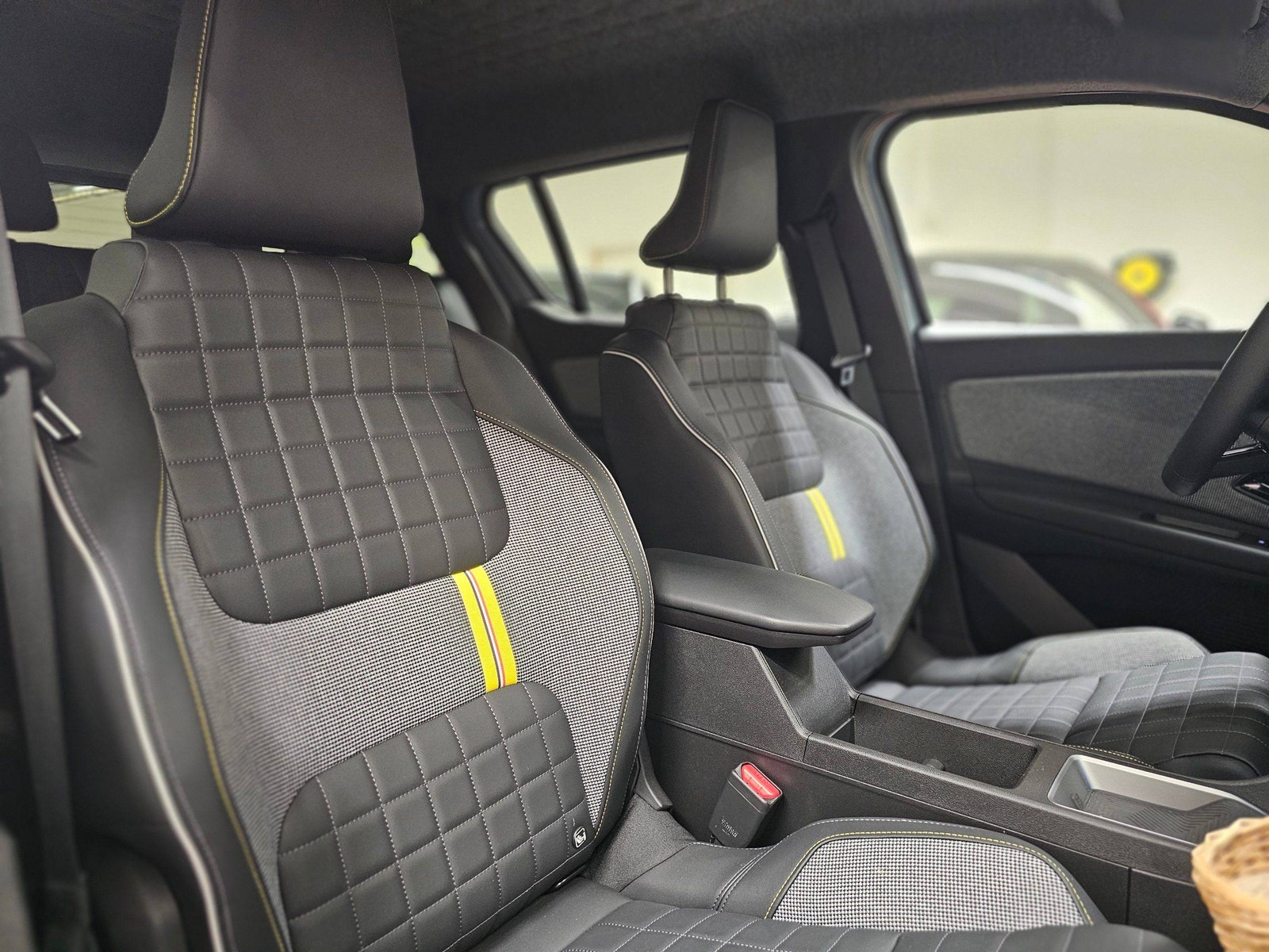 Renault 4 E-Tech 52 kWh, 150hk, 2025