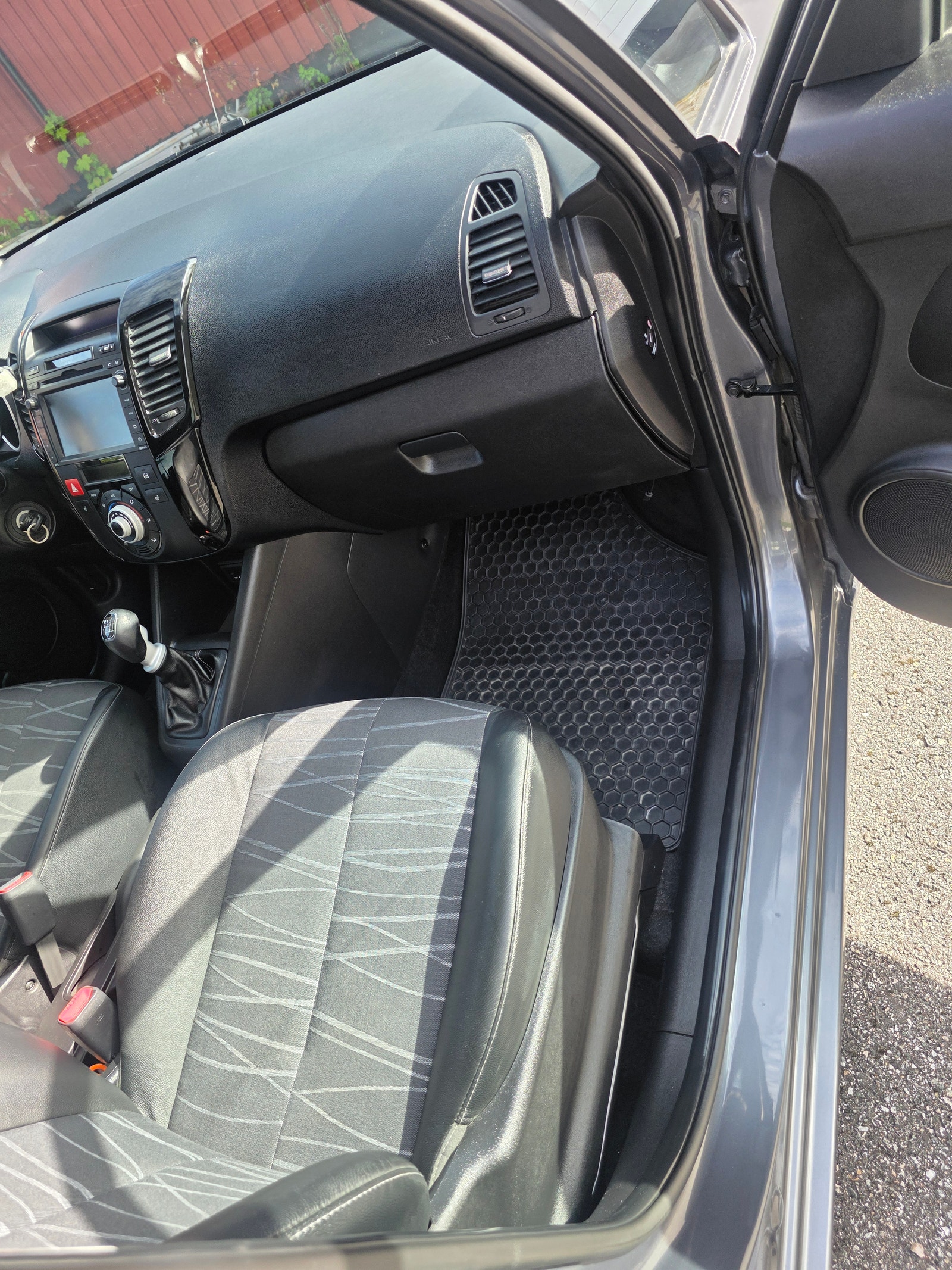 Kia Venga 1.4 CRDi Manual, 6-trins, 77ps, 2011