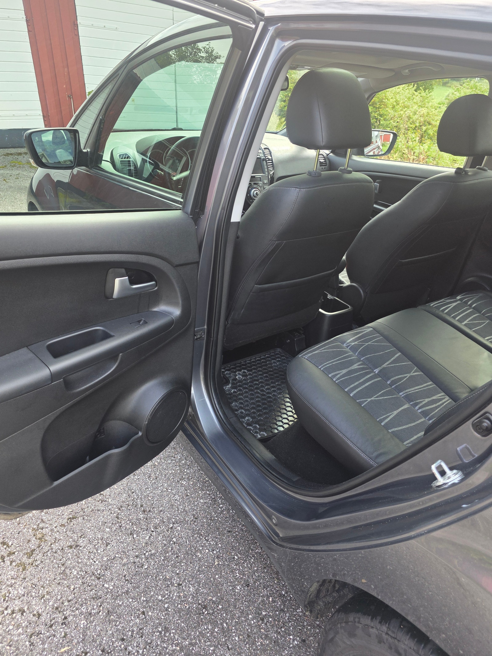 Kia Venga 1.4 CRDi Manual, 6-trins, 77ps, 2011