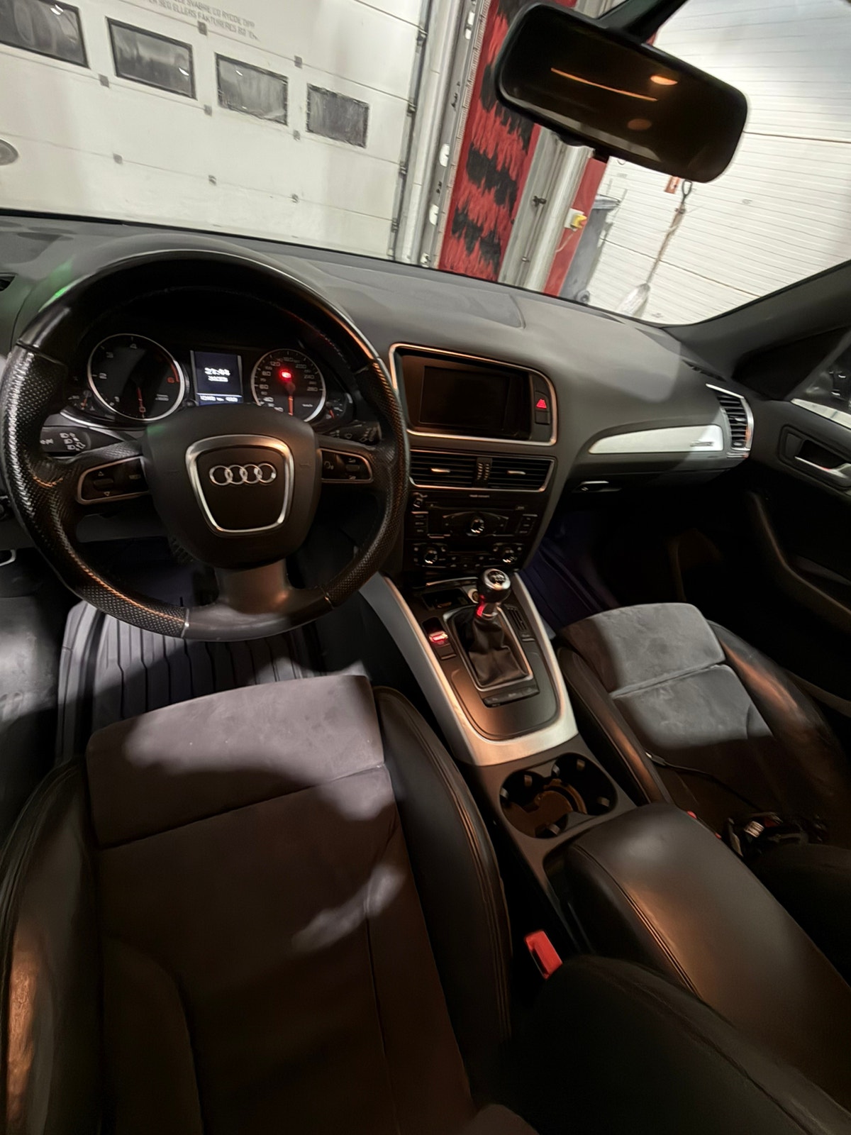 Audi Q5 2.0 TDI DPF quattro Manual, 6-trins, 143ps, 2011