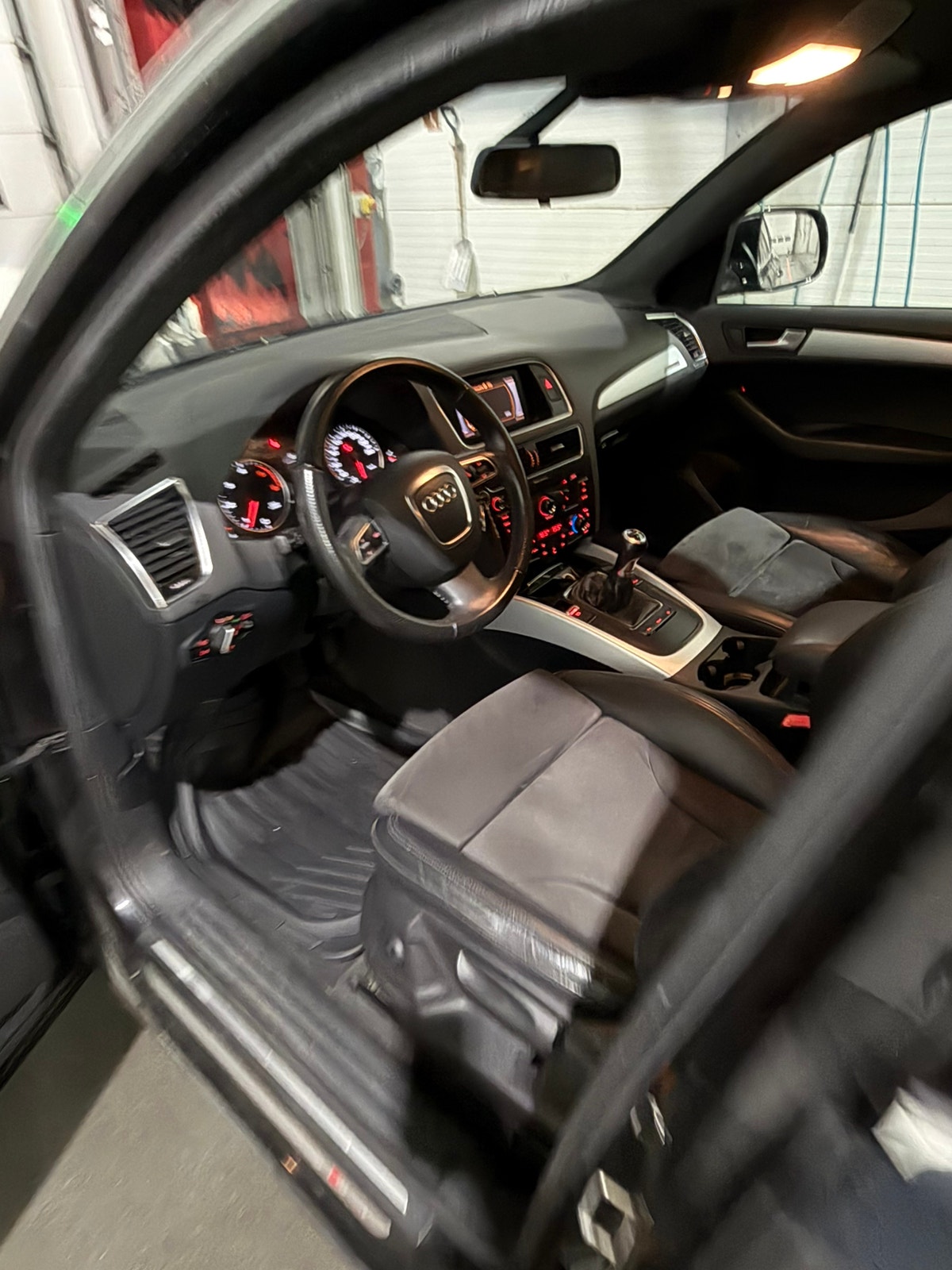 Audi Q5 2.0 TDI DPF quattro Manual, 6-trins, 143ps, 2011