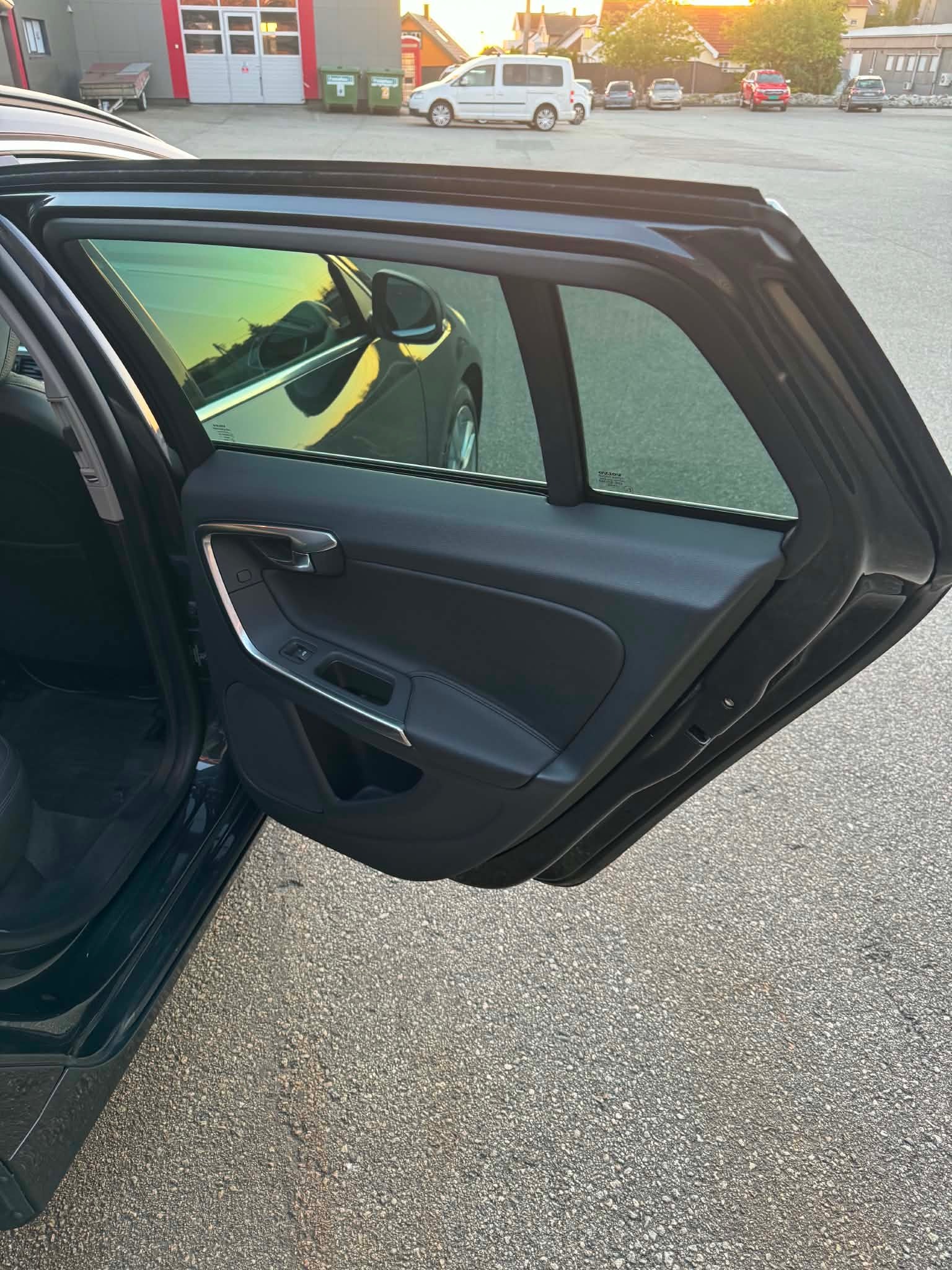 Volvo V60 D3 Manual, 163hp, 2012