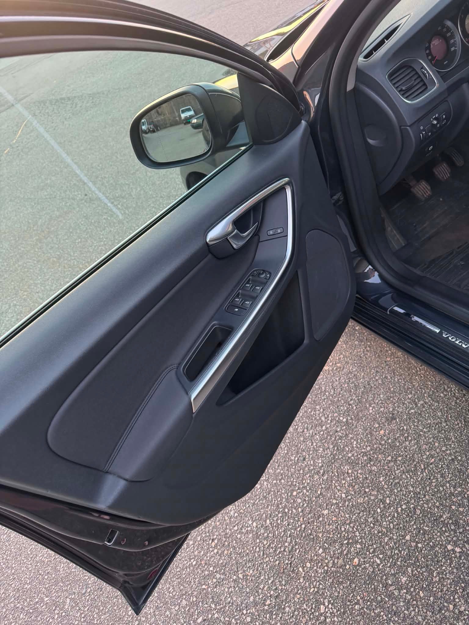 Volvo V60 D3 Manual, 163hp, 2012