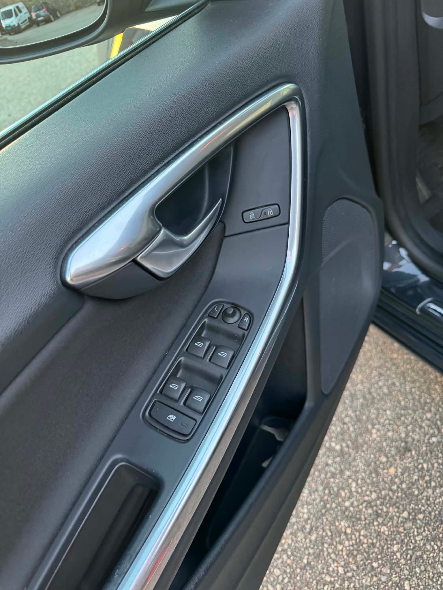 Volvo V60 D3 Manual, 163hp, 2012