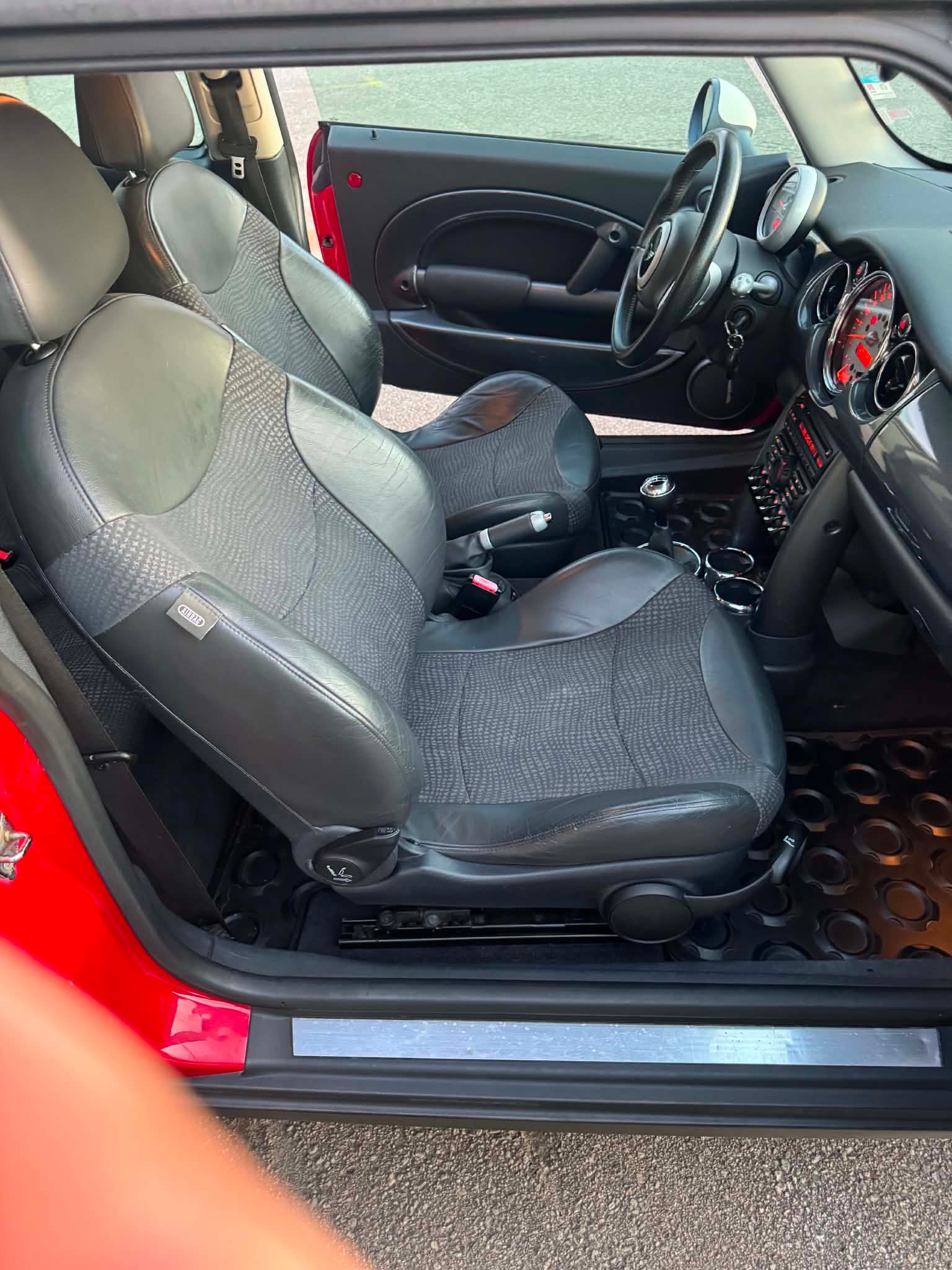 MINI Cooper Manual, 5-trins, 116ps, 2004
