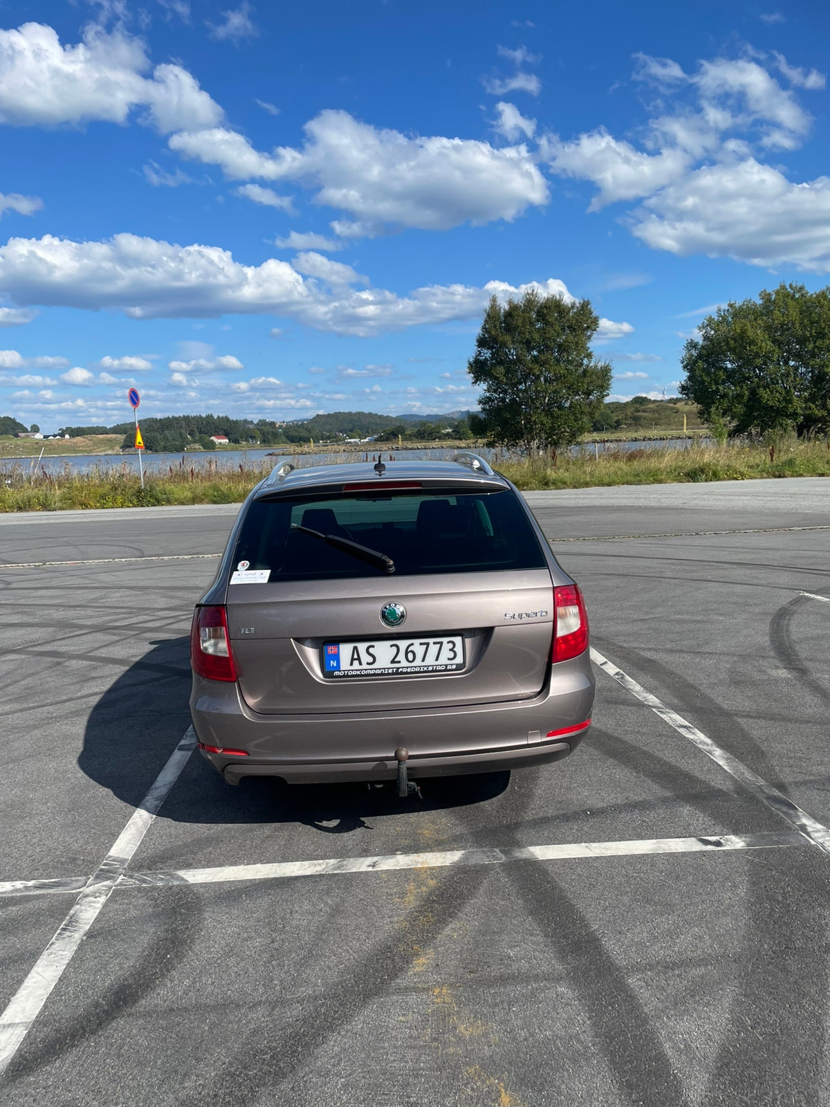Škoda Superb Combi 1.6 TDI Manual, 105hp, 2011