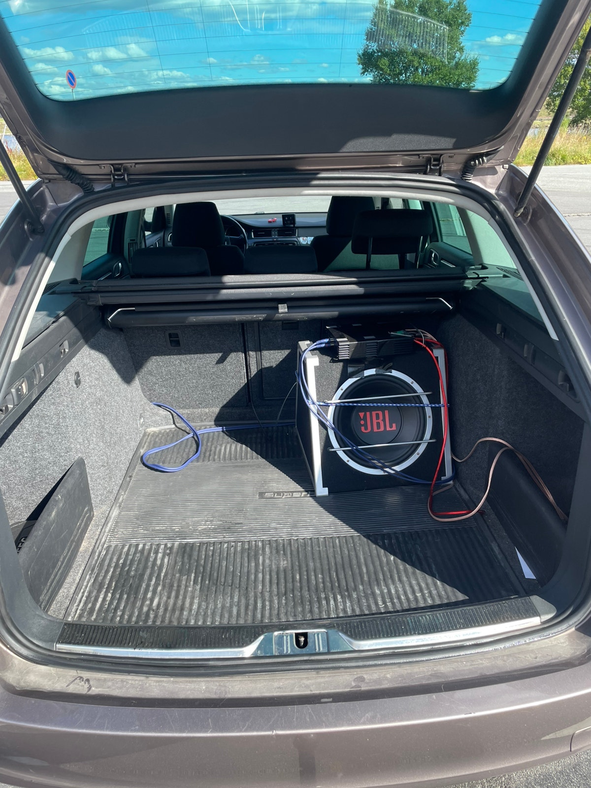 Škoda Superb Combi 1.6 TDI Manual, 105hp, 2011