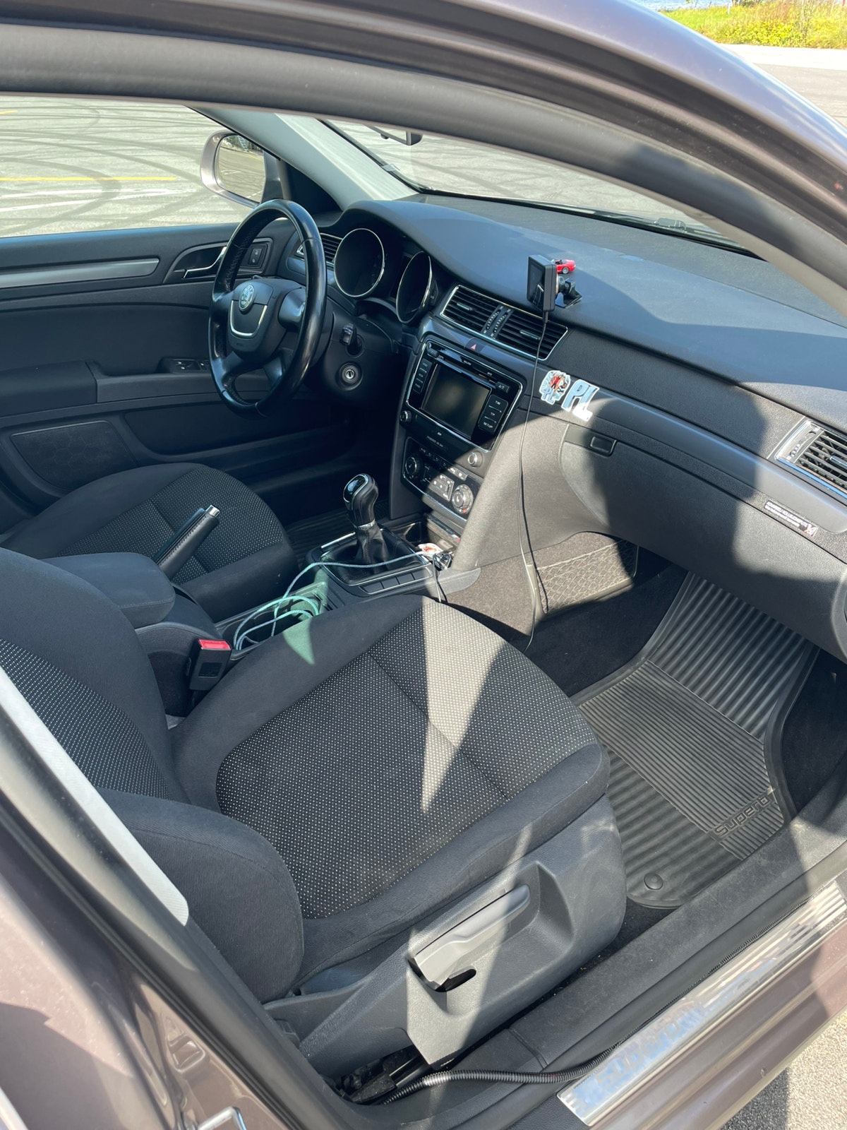 Škoda Superb Combi 1.6 TDI Manual, 105hp, 2011
