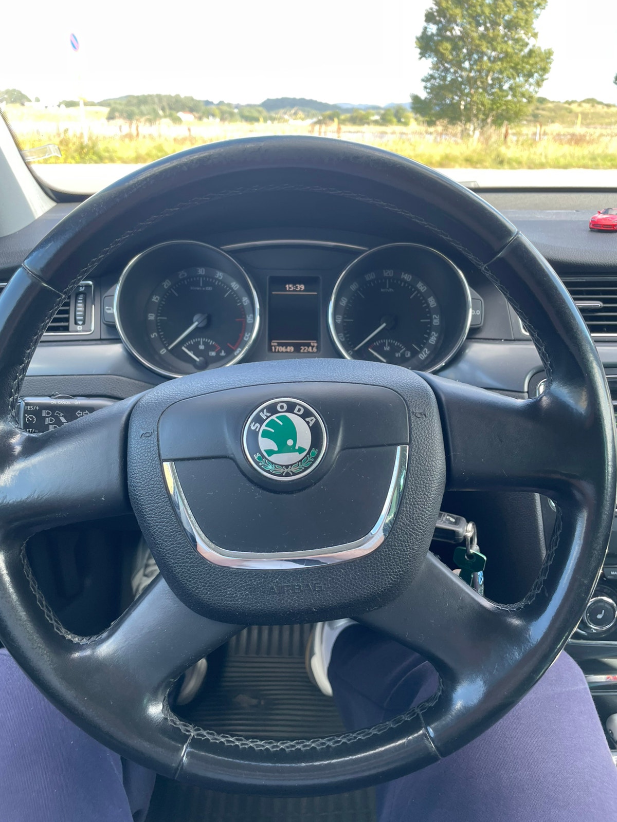 Škoda Superb Combi 1.6 TDI Manual, 105hp, 2011