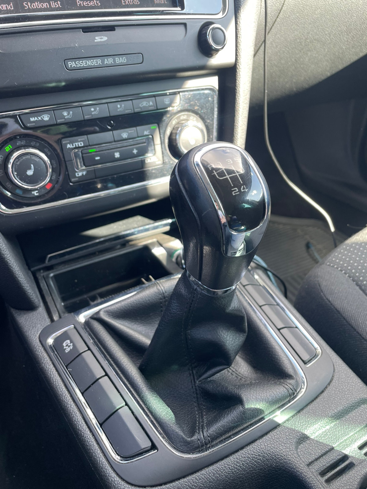 Škoda Superb Combi 1.6 TDI Manual, 105hp, 2011