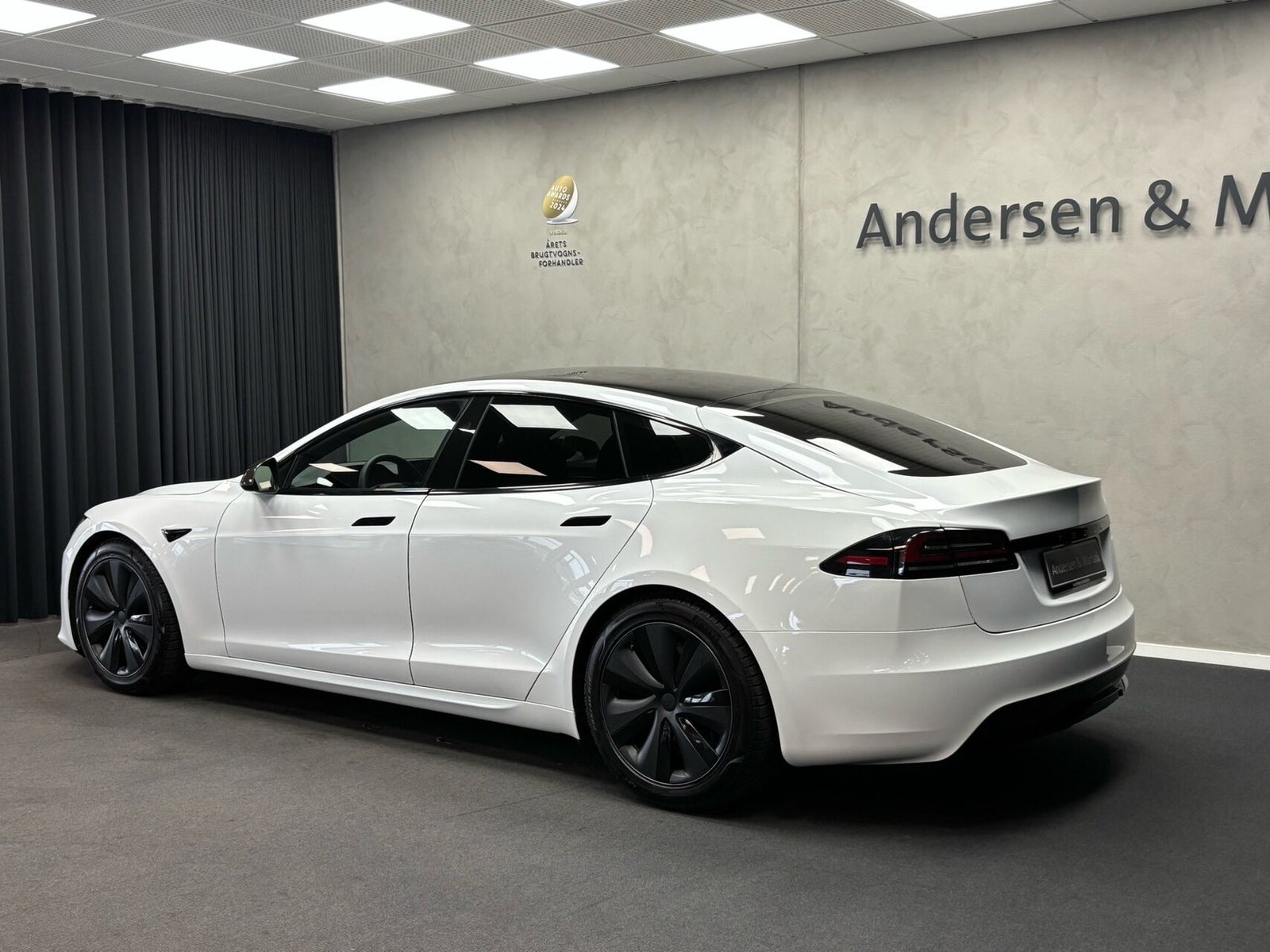 Tesla Model S, 670ps, 2023