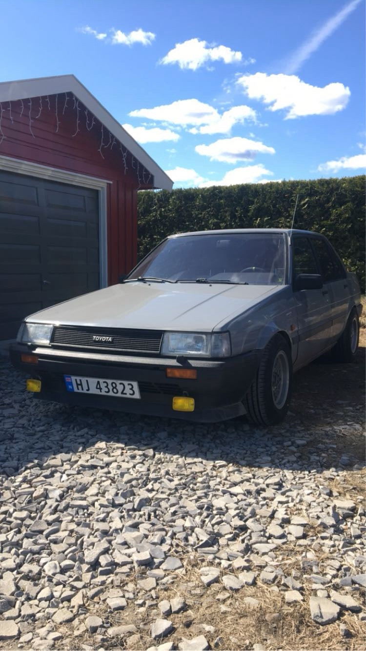 Toyota Corolla Sedan 1.3 Manual, 5-trins, 69ps, 1984