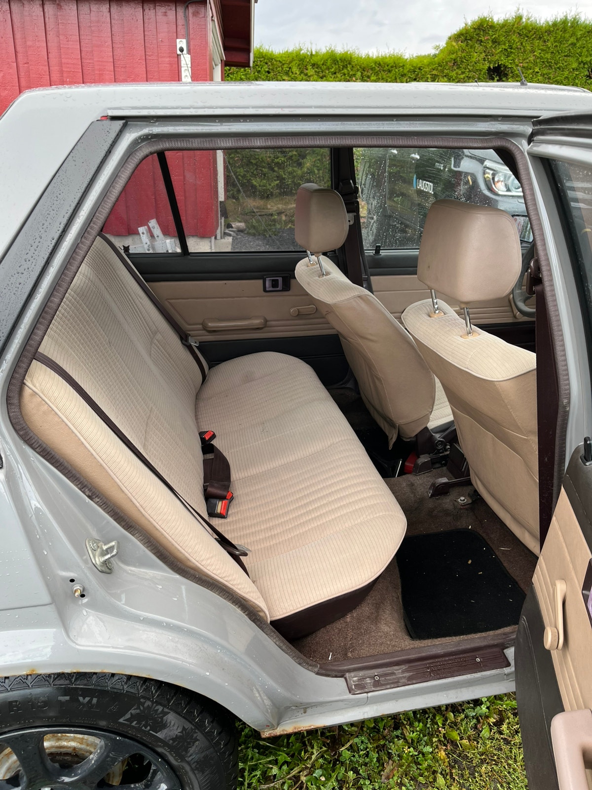 Toyota Corolla Sedan 1.3 Manual, 5-trins, 69ps, 1984