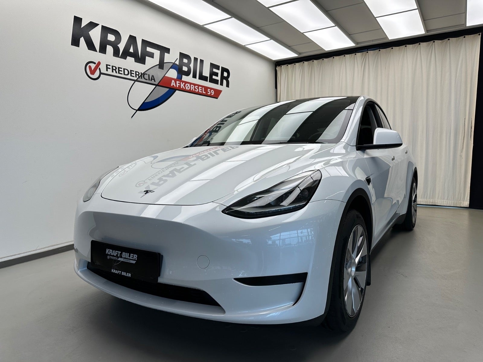 Tesla Model Y Standard Range RWD, 299hk, 2024