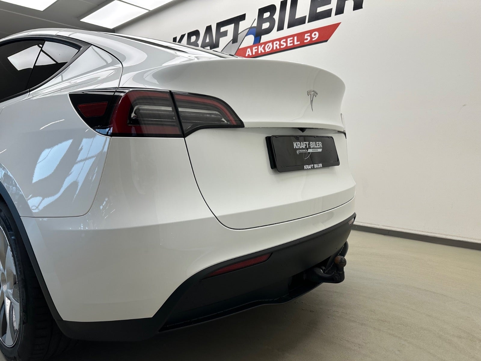 Tesla Model Y Standard Range RWD, 299hk, 2024