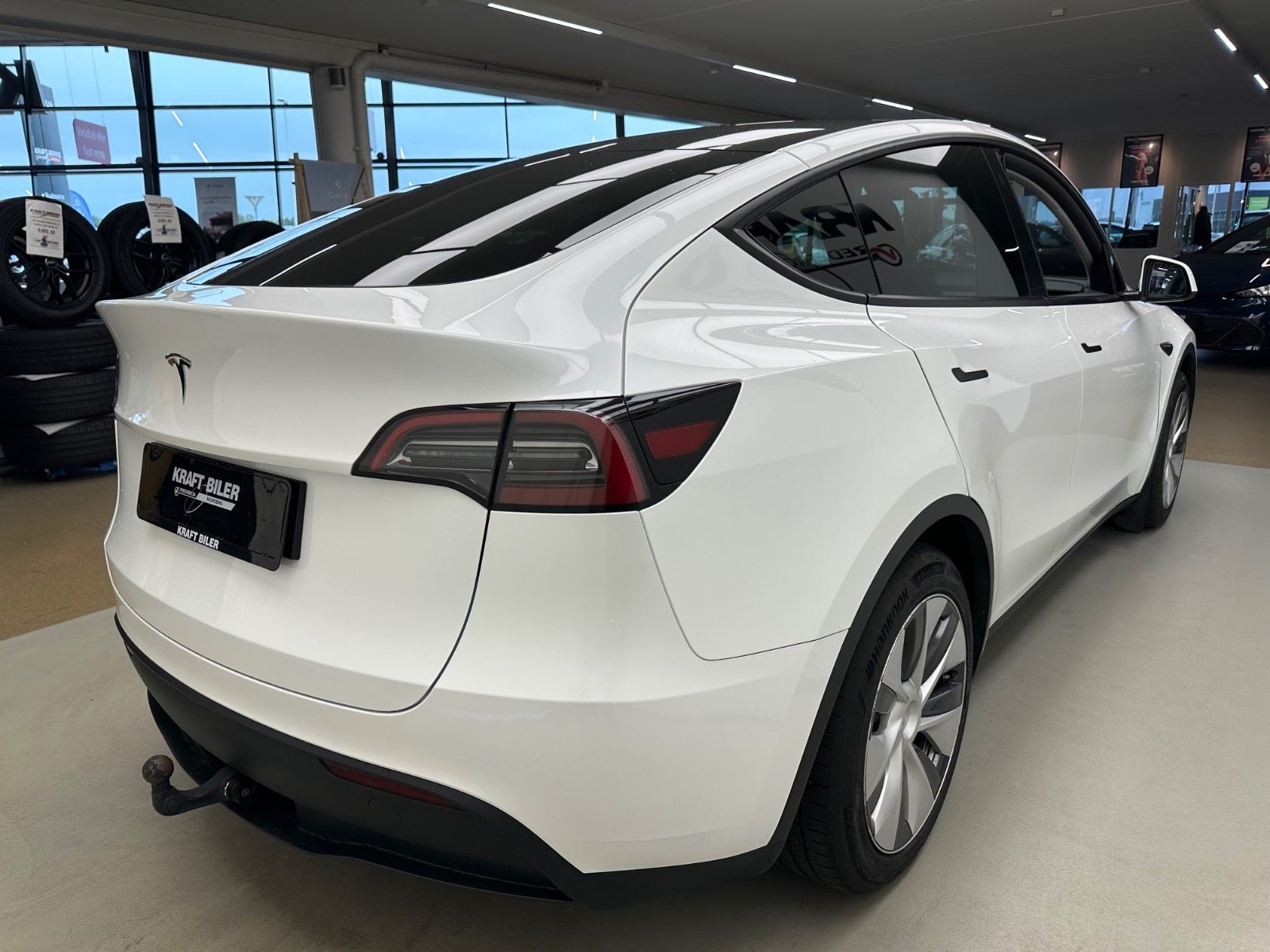 Tesla Model Y Standard Range RWD, 299hk, 2024