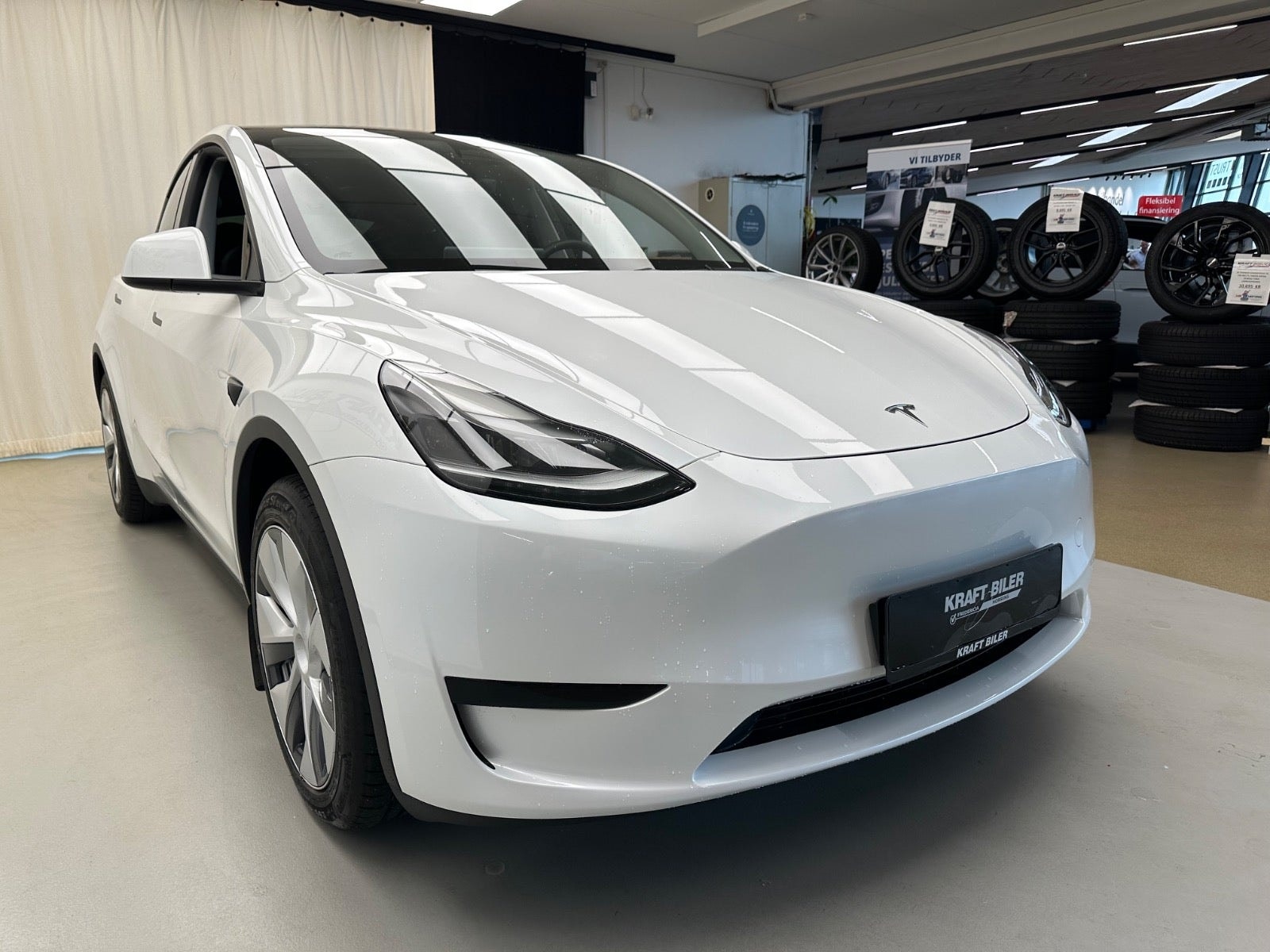 Tesla Model Y Standard Range RWD, 299hk, 2024