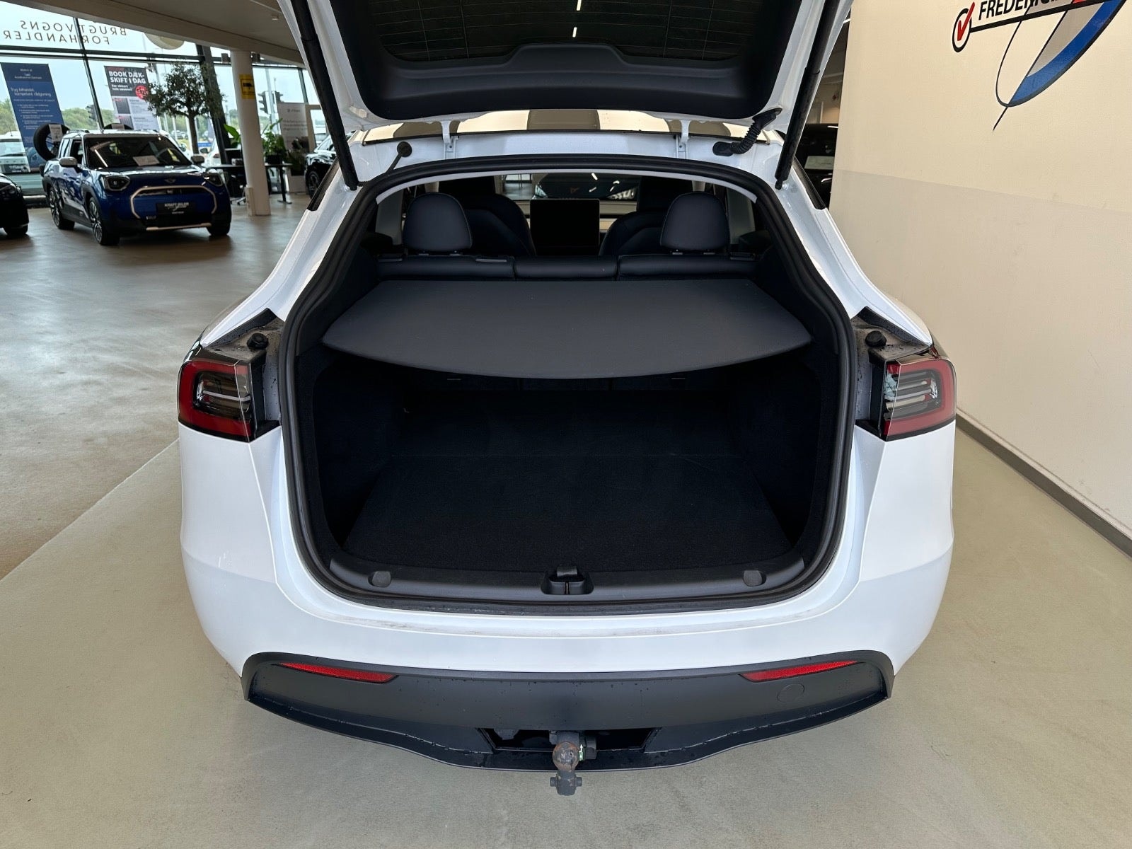 Tesla Model Y Standard Range RWD, 299hk, 2024