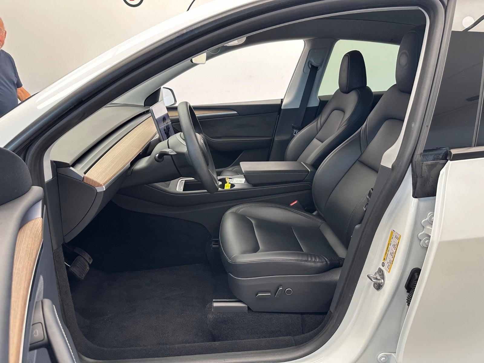 Tesla Model Y Standard Range RWD, 299hk, 2024