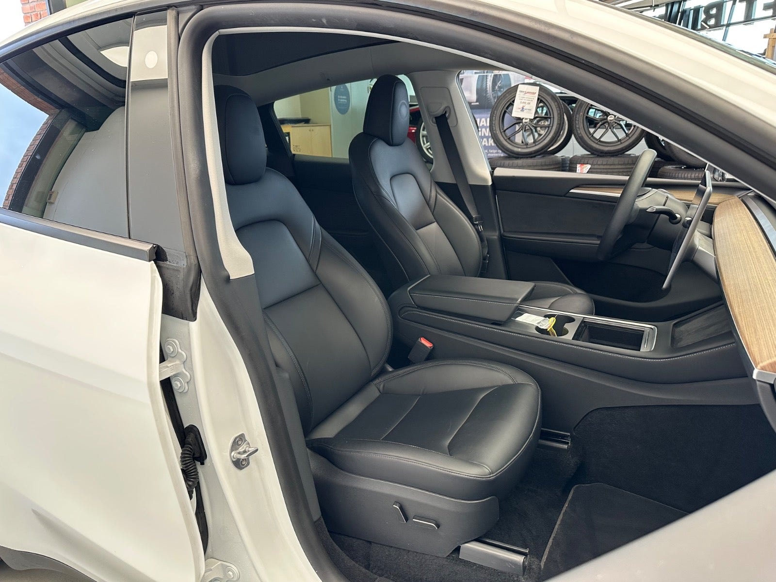 Tesla Model Y Standard Range RWD, 299hk, 2024