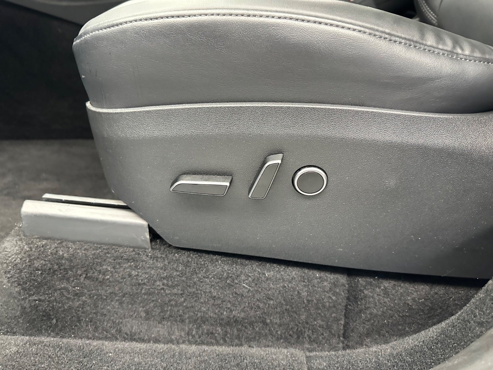 Tesla Model Y Standard Range RWD, 299hk, 2024