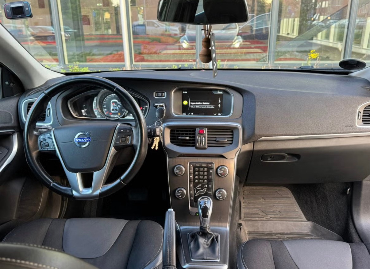 Volvo V40 D2 Powershift 6, 6-trins, 115ps, 2015