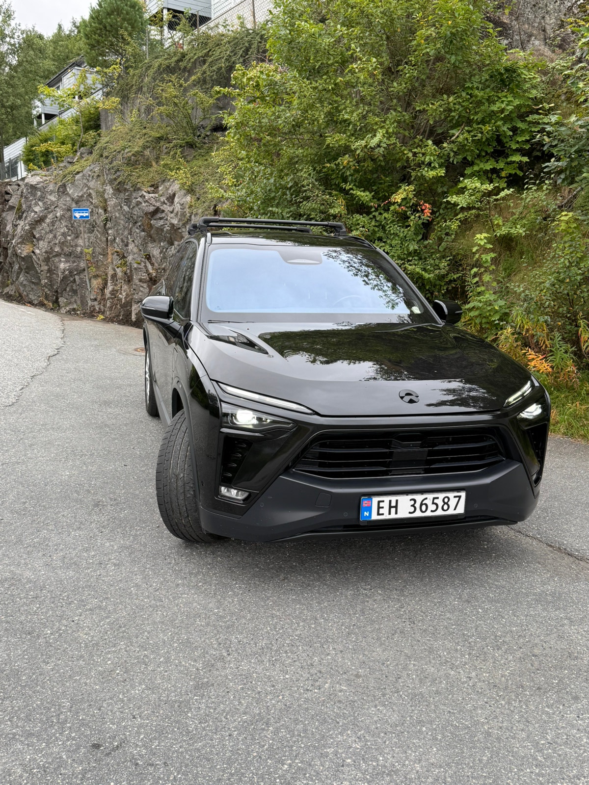 NIO ES8 Standard Range, 544hp, 2022