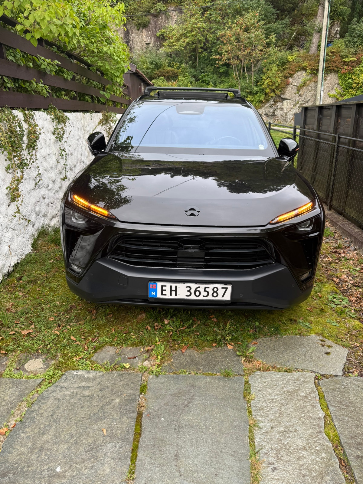 NIO ES8 Standard Range, 544hp, 2022