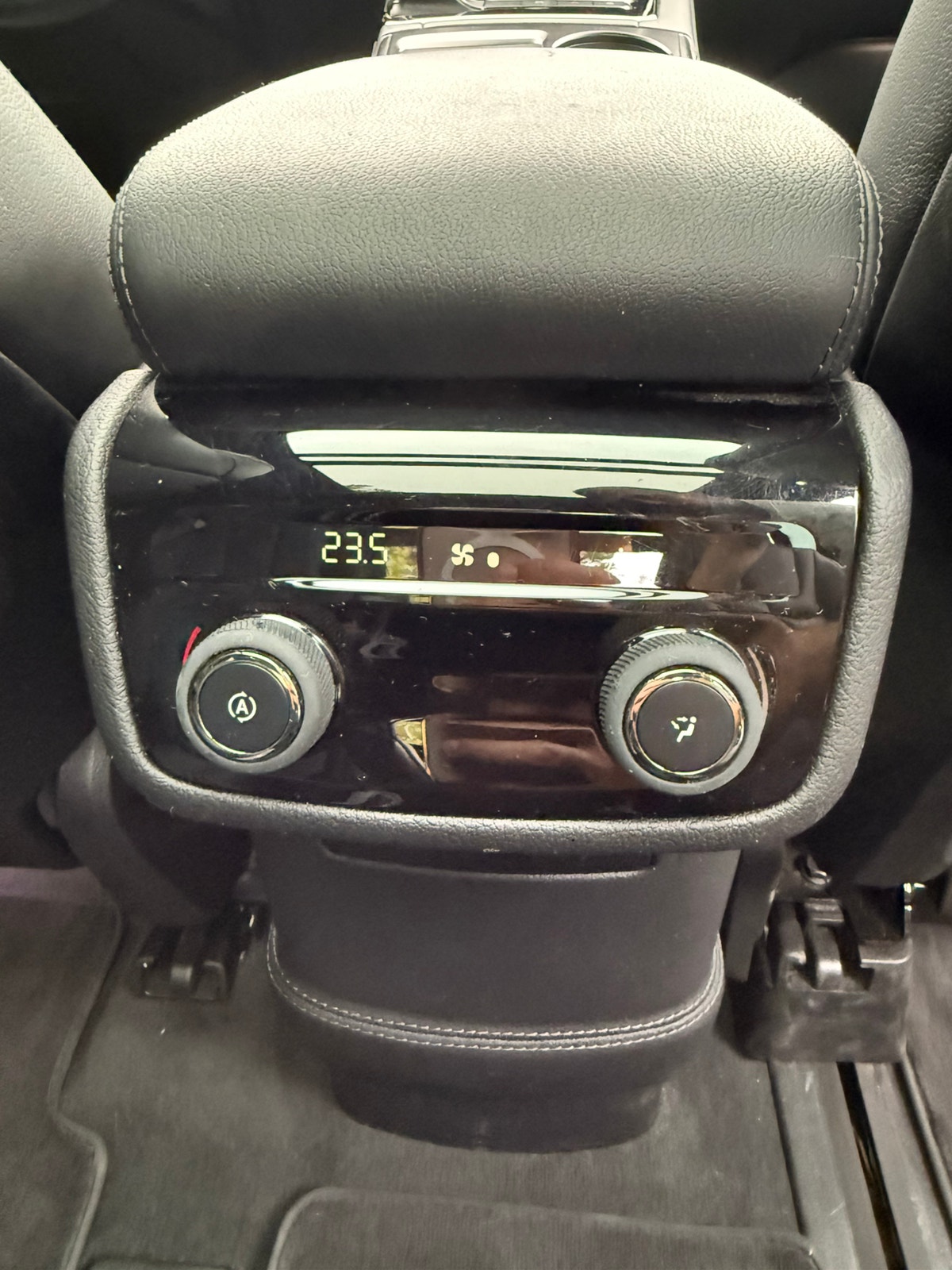 NIO ES8 Standard Range, 544hp, 2022