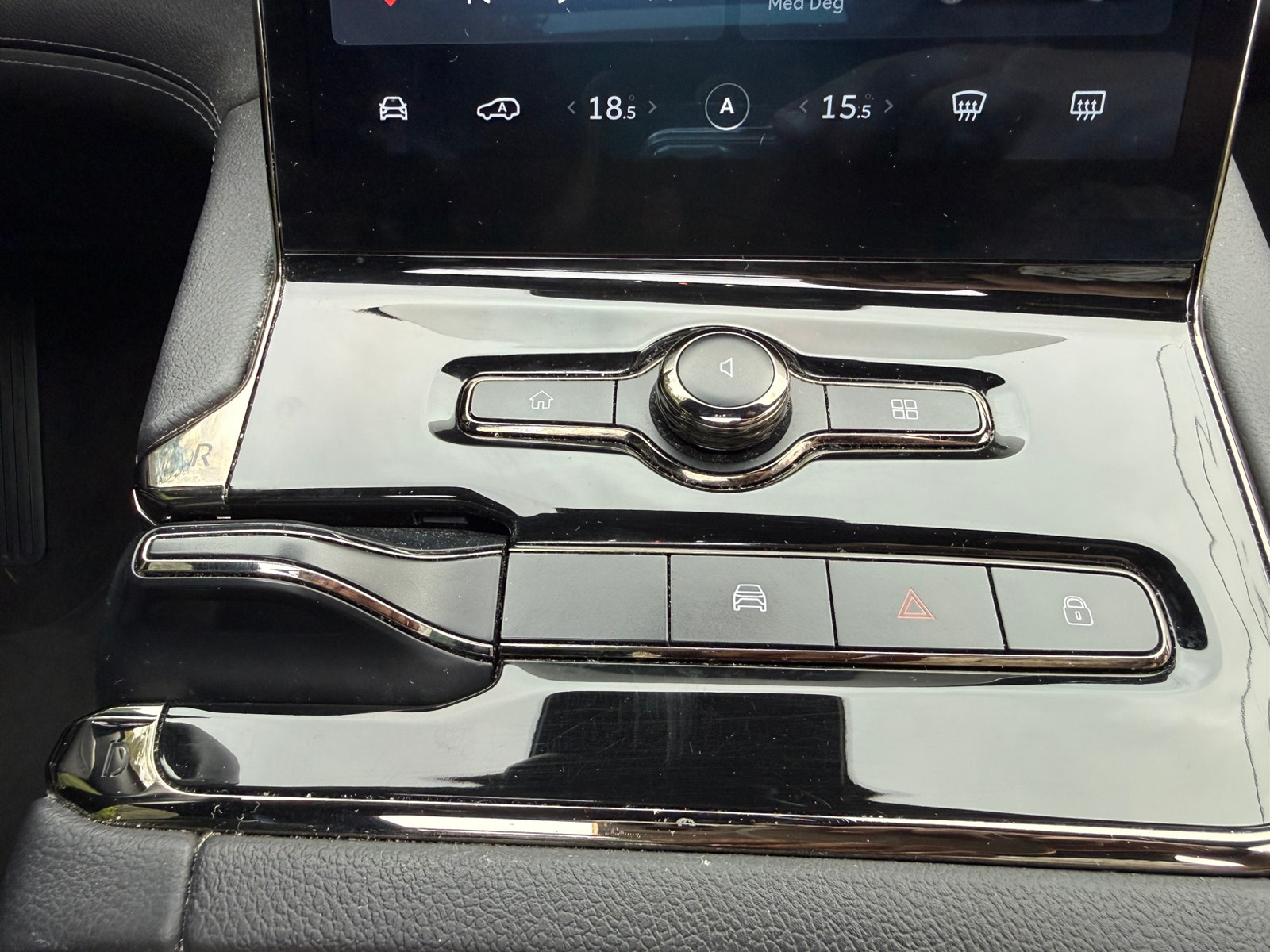 NIO ES8 Standard Range, 544hp, 2022
