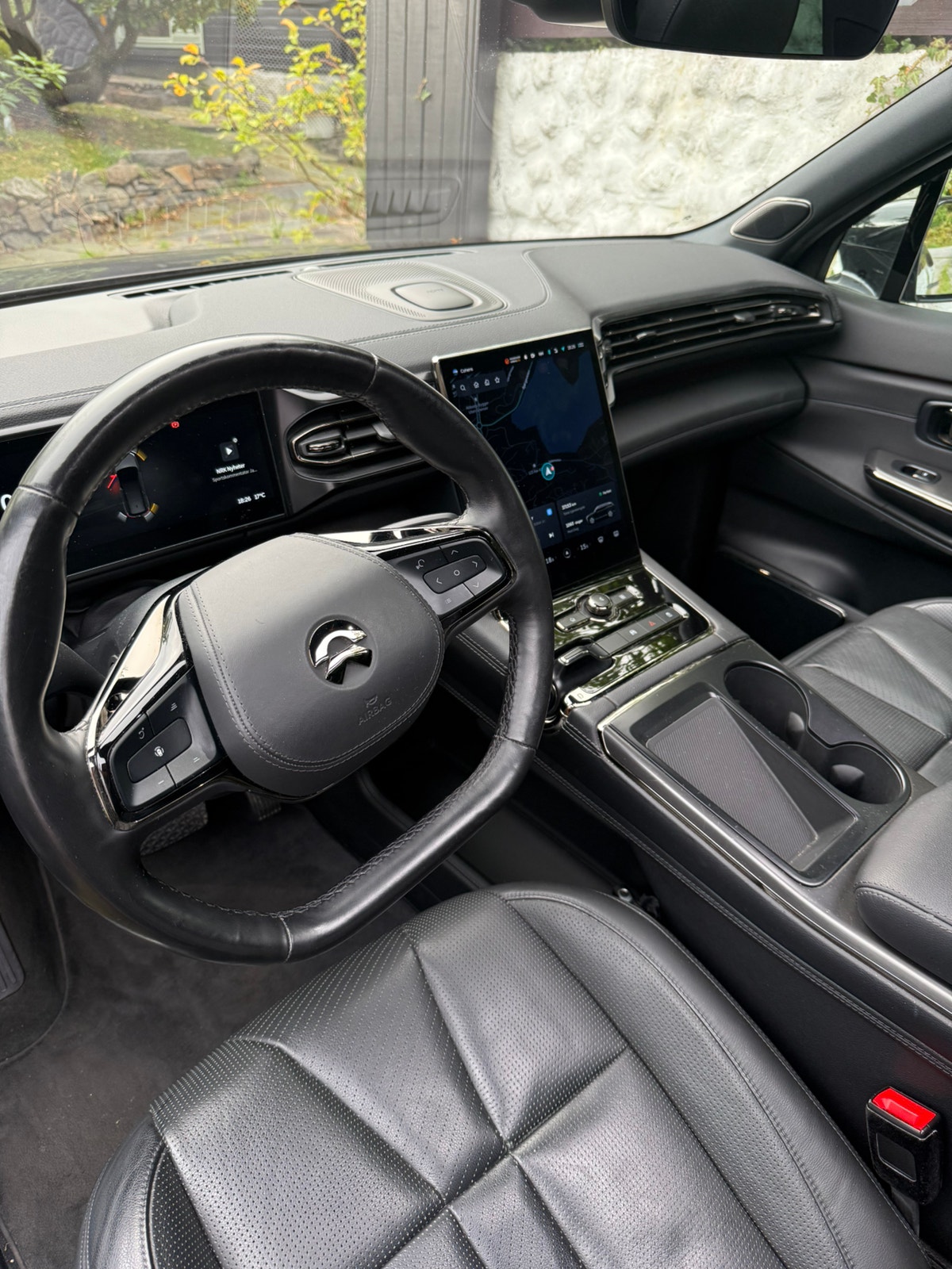 NIO ES8 Standard Range, 544hp, 2022