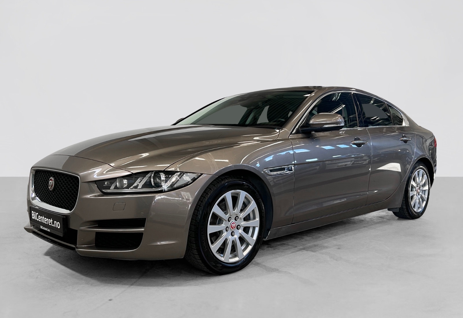 Jaguar XE 20d Automatic, 180hp, 2016