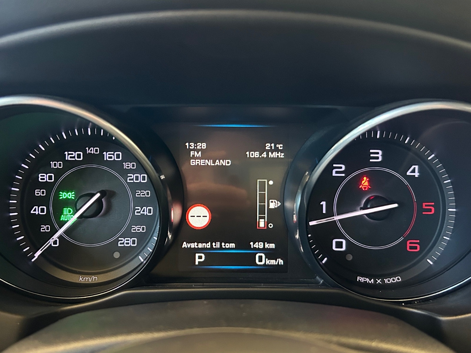 Jaguar XE 20d Automatic, 180hp, 2016