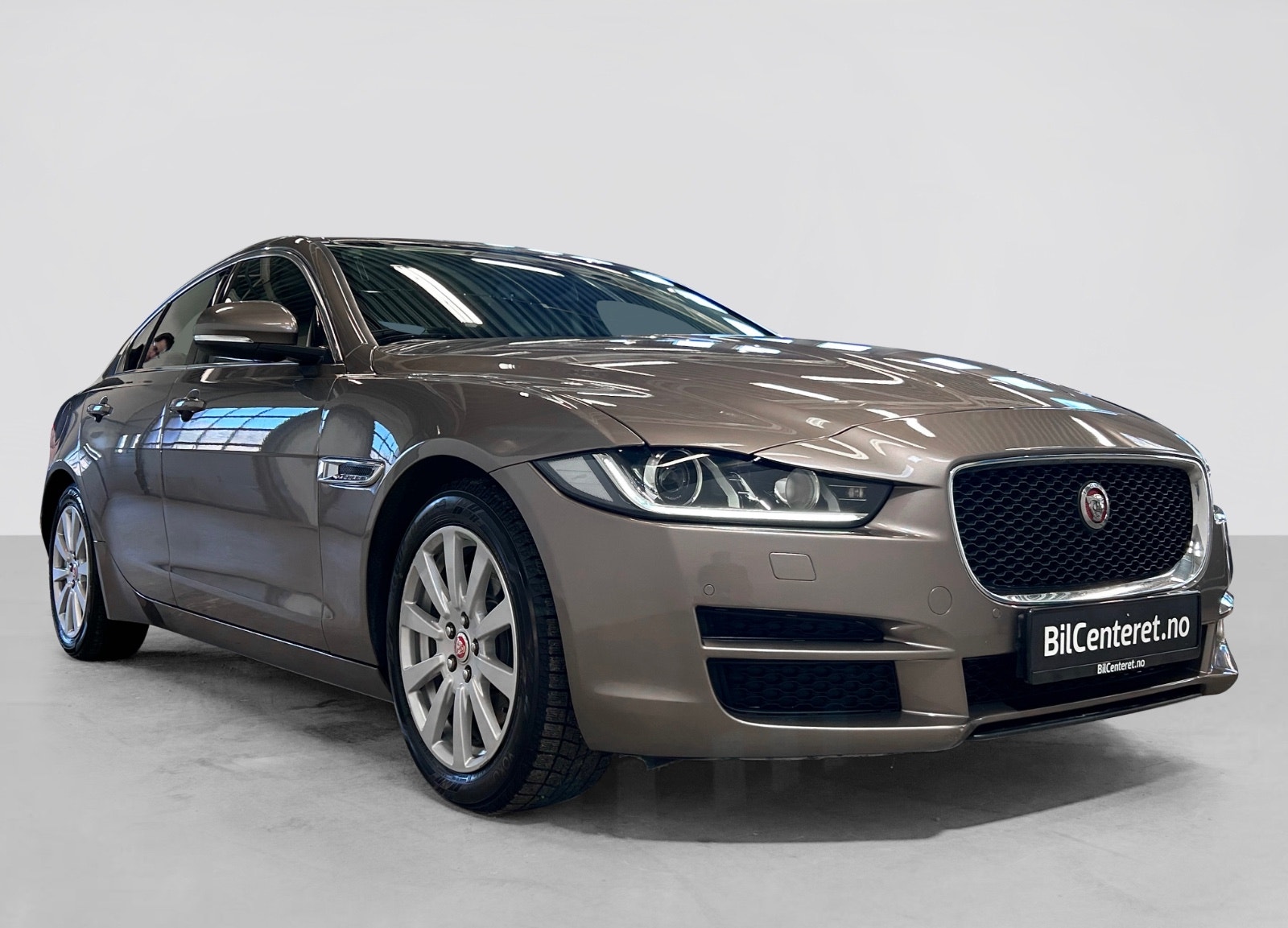 Jaguar XE 20d Automatic, 180hp, 2016