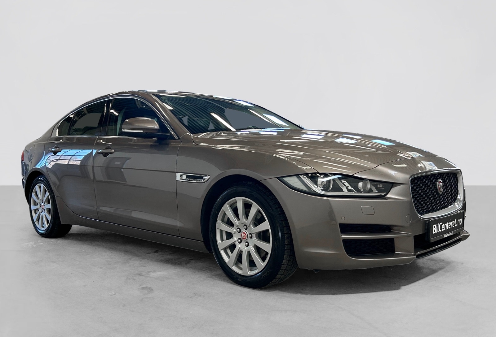 Jaguar XE 20d Automatic, 180hp, 2016